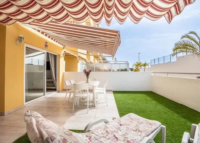 Family Near Ocean Cristianos Lovetenerife *